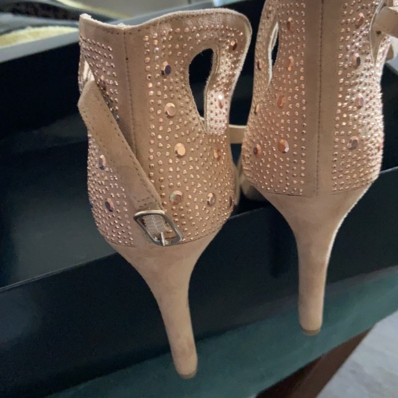 Shoes - Picture 5 of 10